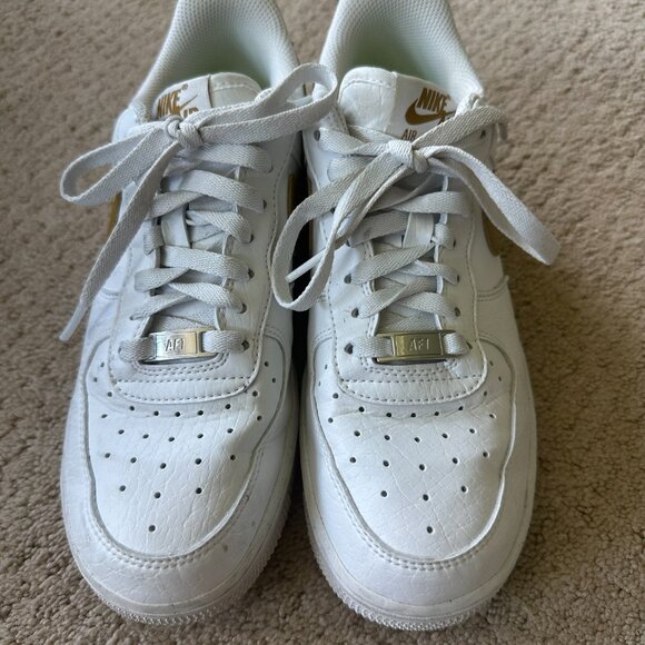 Women's Nike Air Force One - Picture 3 of 5